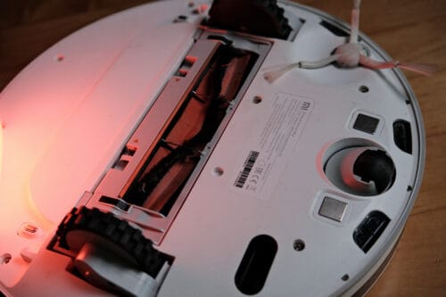 The underside of the Xiaomi Mi Robot Vacuum Mop 1C, showing the main and side brushes.